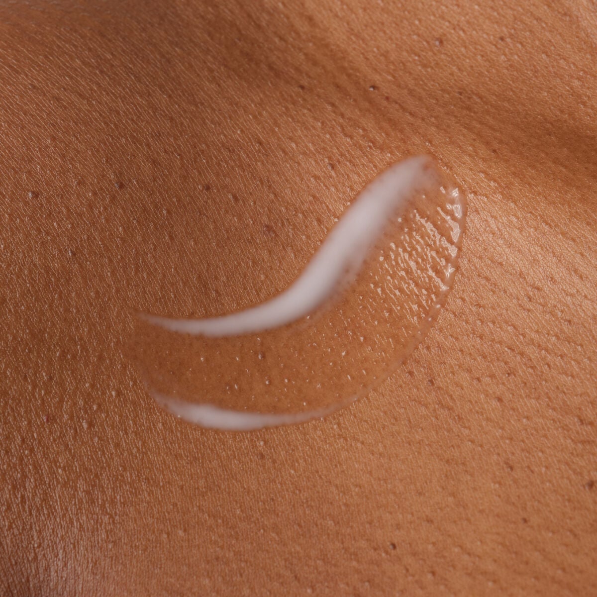 niacinamide-5-face-and-body-emulsion-k9 ord-niacinamide-05-body-face-pdp-application.jpg
